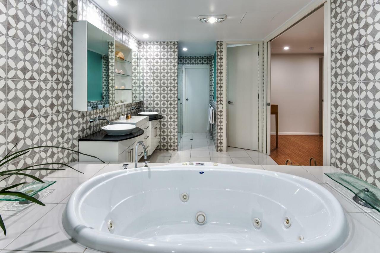 Pavillions Penthouse 25 - Luxury Waterfront Apartment With Private Roof Top Pool And Buggy Đảo Hamilton Ngoại thất bức ảnh